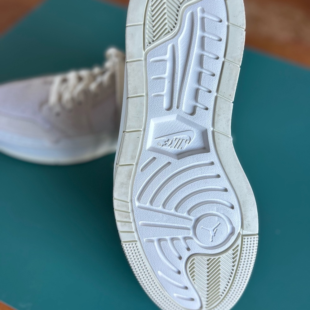Air 1 Jordan Elevate Low Tops. Coconut. W 9.5 - Picture 6 of 6